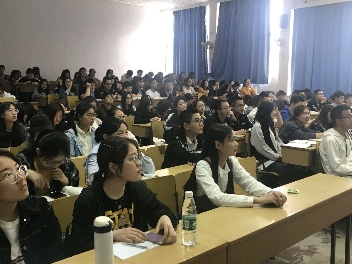 best365公司举办“闪药青春,携手成长” 考研、英语学习经验分享会2.jpg